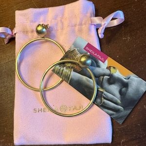 Gold Shelia Fajl Visage hoops